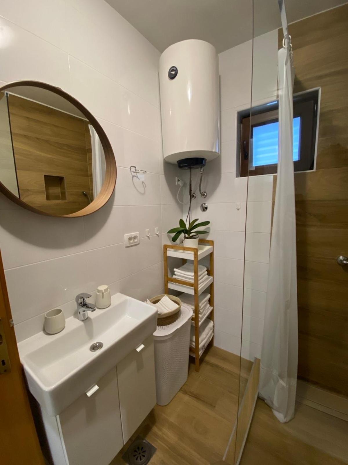 Ela I Gabi Apartment Omišalj Exterior foto